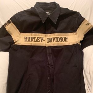 Black/brown garage shirt in great condition.